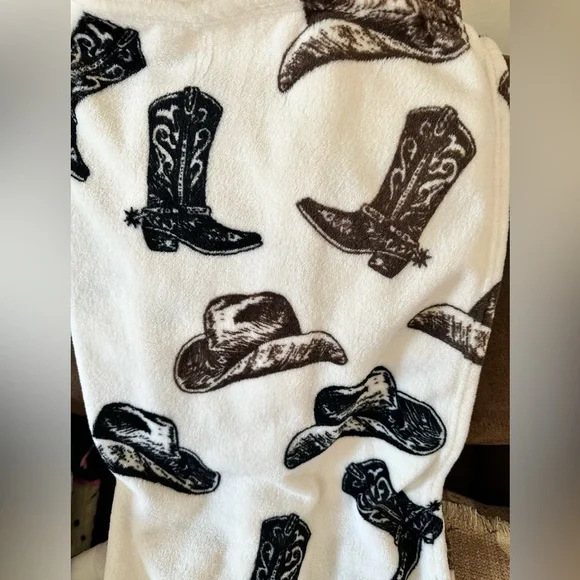 Wrangler Western Cowboy Hats and boots Plush Throw Blanket - Picture 4 of 4